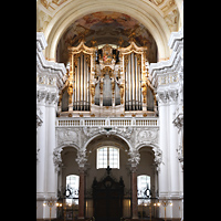 St. Florian, Stiftskirche, Hauptorgel beleuchtet