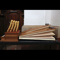 St. Florian, Stiftskirche, Apfelregal (Leihgabe v. Ingolstdter Mnster) mit aufgezogenen Blgen