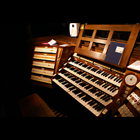 Spieltisch der Steinmeyer-Orgel