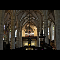 Bratislava (Pressburg), Dóm sv. Martina (Dom St. Martin), Innenraum / Hauptschiff in Richtung Orgel