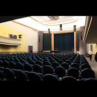 Berlin, Kino Babylon, Kinosaal, links hinten der Spieltisch