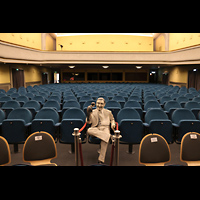 Berlin, Kino Babylon, Ernst Lubitsch (deutscher Filmregisseur, 1892-1947) als Figur im Kinosaal