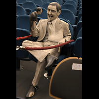 Berlin, Kino Babylon, Figur von Ernst Lubitsch (1892-1947) im Kinosaal