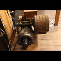 Berlin, Kino Babylon, Motor fr Glockenspiel und Sturm