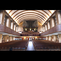 Berlin, Martin-Luther-Gedchtniskirche, Innenraum in Richtung Orgel
