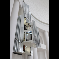 Berlin, St. Hedwigs-Kathedrale, Baustelle 2024 - Orgel im Aufbau, seitlich