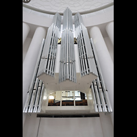 Berlin, St. Hedwigs-Kathedrale, Baustelle 2024 - Orgel im Aufbau, perspektivisch