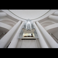 Berlin, St. Hedwigs-Kathedrale, Baustelle 2024 - Orgel im Aufbau, perspektivisch