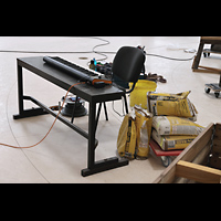 Berlin, St. Hedwigs-Kathedrale, Baustelle 2024 - Keyboard zum Intonieren inmitten der Bauarbeiten