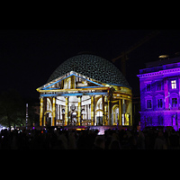 Berlin, St. Hedwigs-Kathedrale, Festival of Lights 2024 - Angestrahlte St. Hedwigs-Kathedrale ('Rntgenblick')