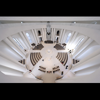 Berlin, St. Hedwigs-Kathedrale, Blick vom Kuppelumgang in die Kathedrale in Richtung Orgel