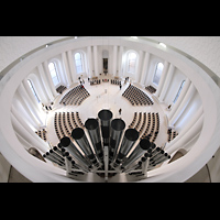 Berlin, St. Hedwigs-Kathedrale, Blick vom Kuppelumgang ber die Hauptwerkspfeifen in die Kathedrale