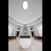 Berlin, St. Hedwigs-Kathedrale, Blick vom Bischofssitz zur Orgel und in die Kuppel
