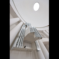 Berlin, St. Hedwigs-Kathedrale, Linker Pedalturm und Rckpositiv seitlich mit Blick in die Kuppel