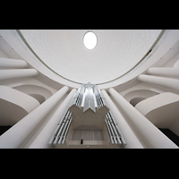 Berlin, St. Hedwigs-Kathedrale, Orgel perspektivisch mit Blick in die Kuppel