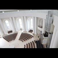 Berlin, St. Hedwigs-Kathedrale, Seitlicher Blick vom Kuppelumgang auf die Orgel und in die Kathedrale