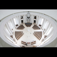 Berlin, St. Hedwigs-Kathedrale, Blick vom Kuppelumgang von oben in die Kathedrale in Richtung Orgel