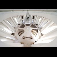 Berlin, St. Hedwigs-Kathedrale, Blick vom Kuppelumgang nach unten in die Kirche und zur Orgel