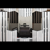 Berlin, St. Hedwigs-Kathedrale, Spieltisch, seitlich vom Kuppelumgang aus gesehen