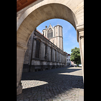 Braunschweig, Dom St. Blasii, Blick durch einen Bogen des Verbindungsgangs zur Dom-Sdseite