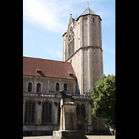 Braunschweig, Dom St. Blasii, Dom von Sden mit Lwenstatue auf dem Burgplatz