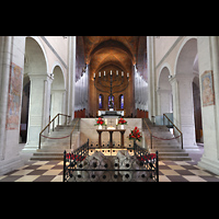 Braunschweig, Dom St. Blasii, Grabmahl Heinrichs des Lwen mit Gattin Mathilde mit Blick zur Chororgel