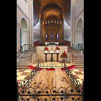 Braunschweig, Dom St. Blasii, Grabmahl Heinrichs des Lwen mit Gattin Mathilde mit Blick zur Chororgel