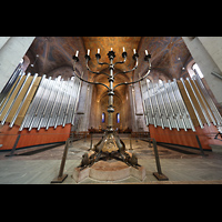 Braunschweig, Dom St. Blasii, Chororgel mit siebenarmigem Leuchter perspektivisch