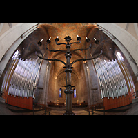 Braunschweig, Dom St. Blasii, Chororgel mit siebenarmigem Leuchter perspektivisch