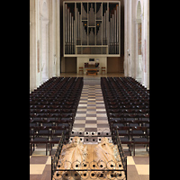 Braunschweig, Dom St. Blasii, Grabmahl Heinrichs des Lwen mit Gattin Mathilde mit Blick zur Hauptorgel
