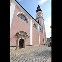 Cham, St. Jakob, Seitliche Ansicht der Kirche