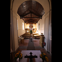 Glienicke / Nordbahn, Dorfkirche, Blick ber den Altar in die Kirche zur Orgel