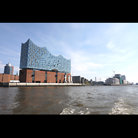 Hamburg, Elbphilharmonie, Groer Saal, Ansicht von der Norderelbe von Sdwesten - links das Columbus-Haus