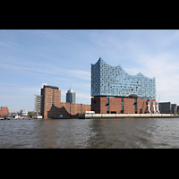 Hamburg, Elbphilharmonie, Groer Saal, Ansicht von der Norderelbe von Sdwesten, links HafenCity Gate