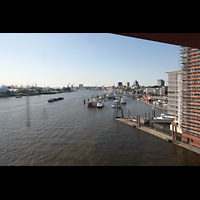 Hamburg, Elbphilharmonie, Groer Saal, Ausicht vom Panoramafenster am Ende der 'Tube' (der 82 m langen Rolltreppe ins Innere)