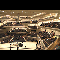 Hamburg, Elbphilharmonie, Groer Saal, Von Yasuhisa Toyota akustisch optimierter Groer Saal - Ansicht von der Orgel