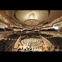 Hamburg, Elbphilharmonie, Groer Saal, Blick von der Orgel in den Groen Saal mit 2.100 Pltzen