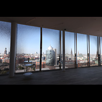 Hamburg, Elbphilharmonie, Groer Saal, Hafenbar: Blick nach Norden auf die Trme der Hauptkirchen Michel, Nikolai (Ruine), petri, Katharinen