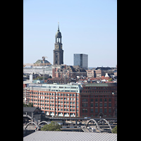Hamburg, Elbphilharmonie, Groer Saal, Blick von der Dachterrasse auf den Michel (St. Michaelis)