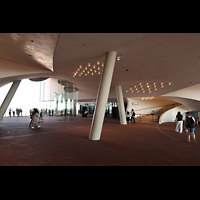 Hamburg, Elbphilharmonie, Groer Saal, Halle der Plaza mit Aufgngen zu den Konzertslen