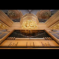 Hamburg, Hauptkirche St. Jacobi, Spieltisch mit Blick nach oben aufs offene Brustwerk