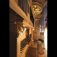 Hamburg, Hauptkirche St. Jacobi, Seitlicher Blick zum Spieltisch und zum rechten pedalturm