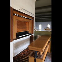 Hohen Neuendorf, Dorfkirche, Spieltisch seitlich