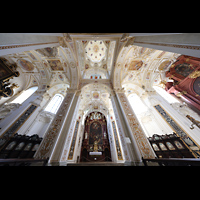 Kempten, Basilika St. Lorenz, Vierung mit Altren und Blick in die Kuppel