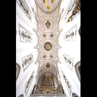 Landsberg am Lech, Stadtpfarrkirche Mari Himmelfahrt, Deckengewlbe und Orgel