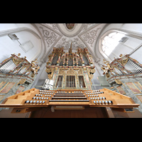 Landsberg am Lech, Stadtpfarrkirche Mari Himmelfahrt, Spieltisch und Orgel perspektivisch