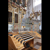 Landsberg am Lech, Stadtpfarrkirche Mari Himmelfahrt, Spieltisch und nrdliches Pisitiv