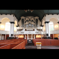 Leer, Groe Kirche, Innenraum in Richtung Orgel (beleuchtet)