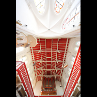 Norderney, Inselkirche, Innenraum mit Orgel, Holzdecke und umlaufender Empore