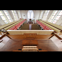 Norderney, Inselkirche, Blick ber den beleuchteten Spieltisch in die Kirche